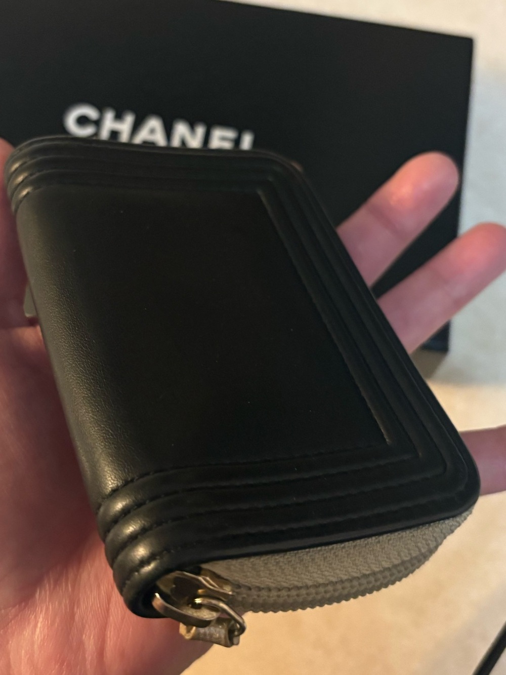 CHANEL Boy Metallic Gold and Black Quilted compact Zippy Wallet with gold enamel - Picture 5 of 6